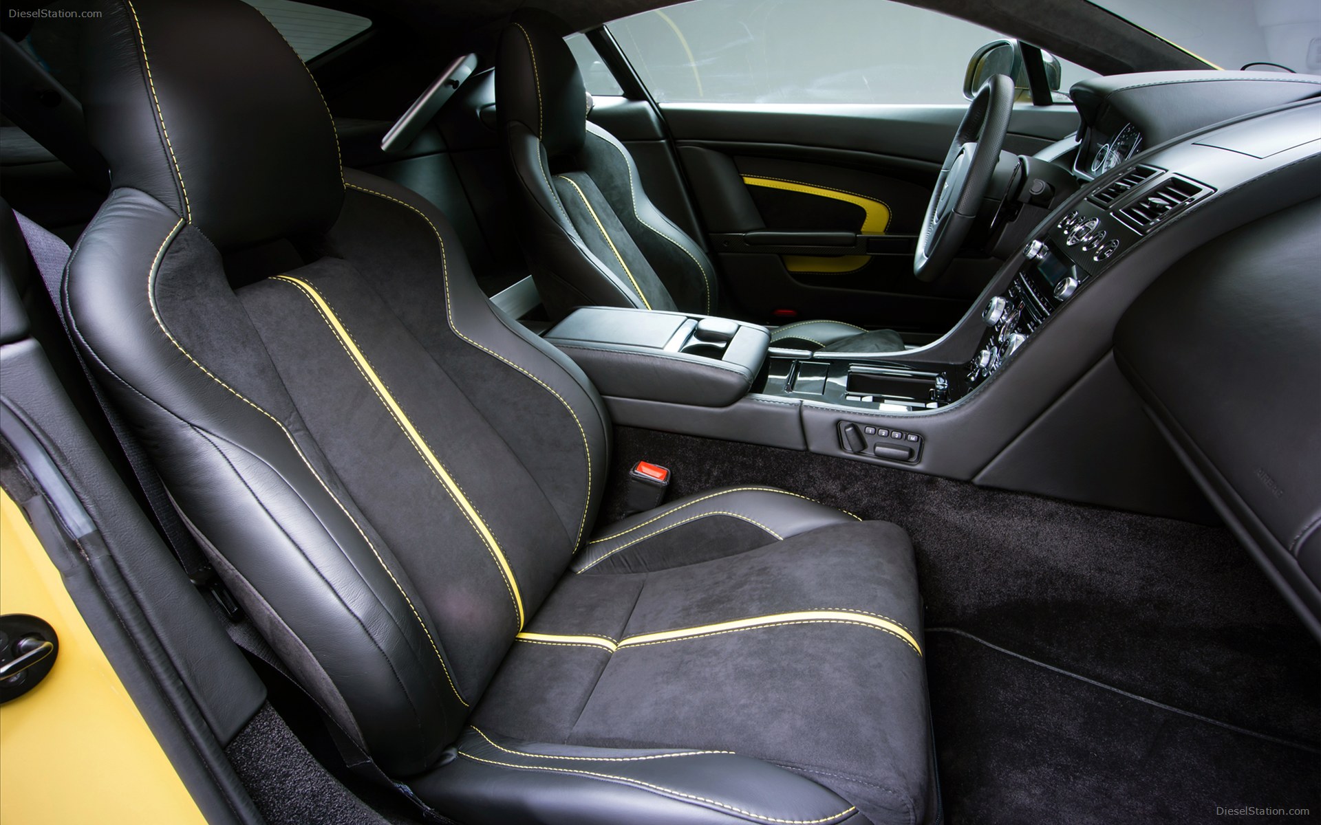 Aston Martin V12 Vantage S 2014
